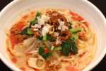 大人気メニューの白胡麻坦々麺★800円！（税込840円）
