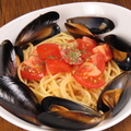 料理メニュー写真 ムール貝とトマトのパスタ