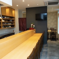 カウンター席横にテレビを配置◎飽きないお店作りを・・