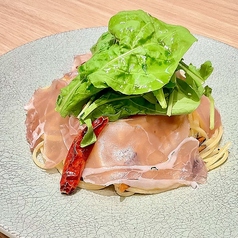 生ハムとルッコラのペペロンチーノ