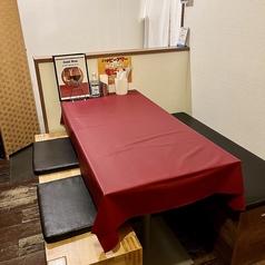 テーブル席は1卓のみとなりますので、テーブル席ご希望のお客様はご予約をおすすめします。