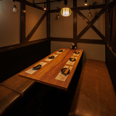 周りを気にせずご宴会をお楽しみ頂ける寛ぎ個室空間です。上野での飲み会に