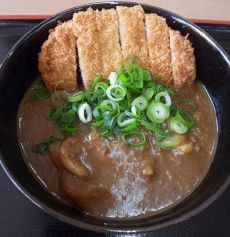 お店おすすめ！カレーうどん＋ロースカツ★