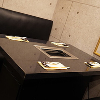 圧迫感のない空間と臭いを気にしない無煙ロースター