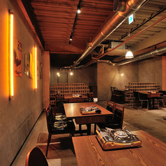 小団体様にも最適な連結可能なテーブル！人数に合わせてご対応させて頂きます！