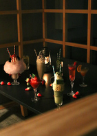 夜パフェのようなシェイクや旬果実のカクテルなどDRINK