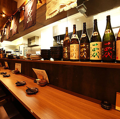 お一人様でもご利用できるカウンター席を10席ご用意。目の前で料理を楽しみながら、居心地の良い雰囲気でリラックスできるお席です。