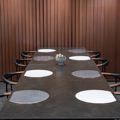 プライベート感のある半個室。ご親族のお集まりやご友人同士のお食事会などにもご利用ください。