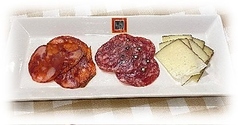 スペイン産チーズとサラミの盛り合わせ