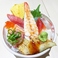 まるかみ水産ではランチメニューもご提供しております☆さらに嬉しい、ご飯大盛り無料♪お腹いっぱいランチをご堪能ください。毎日ご来店いただいても飽きずにお楽しみいただけます。お昼時はぜひ、お腹を空かせてお越しください!