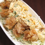 炎焼きや鶏焼の他にも美味しいお料理やおつまみをご用意しております。お酒と共にお楽しみください。