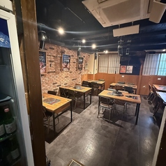 3階の2名様から4名様向けテーブル席です。全席結合可能な広々としたフロアに配置されており、少人数での利用から大人数の宴会まで柔軟に対応できるのが特徴。