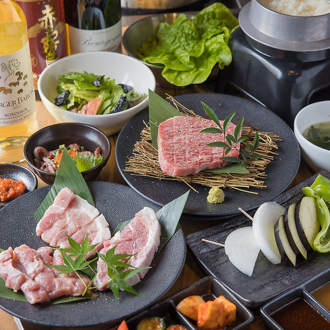 近鉄奈良駅２出口より徒歩約1分！職人が手切りした肉を、炭火の七輪でじっくりと。