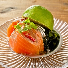 ギュッとライムとおまかせ鮮魚のカルパッチョ