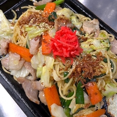 牛ホルモン塩焼きそば