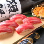 鮮度抜群の海鮮料理が食せる当店では【肉寿司】もおすすめの一つ！口の中でとろける肉がたまらない☆