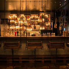 カウンター席お1人様でも、友達みんなでずらっと並んでみても◎