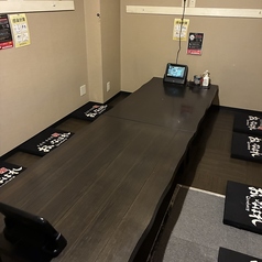 大人数でのご宴会やパーティーに！最大26名様までの店舗貸切も承ります。周囲に気兼ねなく仲間内だけでワイワイと賑やかに盛り上がりたい特別なイベントにぴったりです。お気軽にご相談ください！