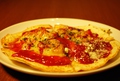 料理メニュー写真 完熟トマトとベーコンのピザ
