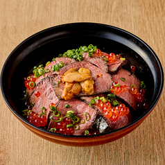 ウニク丼（ローストビーフとウニ）