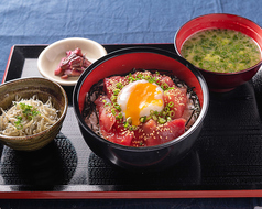 まぐろユッケ丼