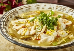 食材の旨みも感じられるスープも美味しい【酸菜魚(さんさいぎょ)】の写真