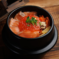 料理メニュー写真&nbsp;サーモンといくらの親子釜飯
