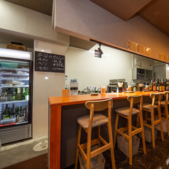 カウンターのお席はお一人様でのお食事や、デートなどでのご利用がオススメです。