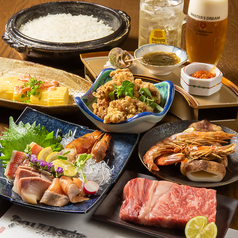 和牛炭火炙り・お造り盛五種など全10品120分飲み放題付き6000円(税込)