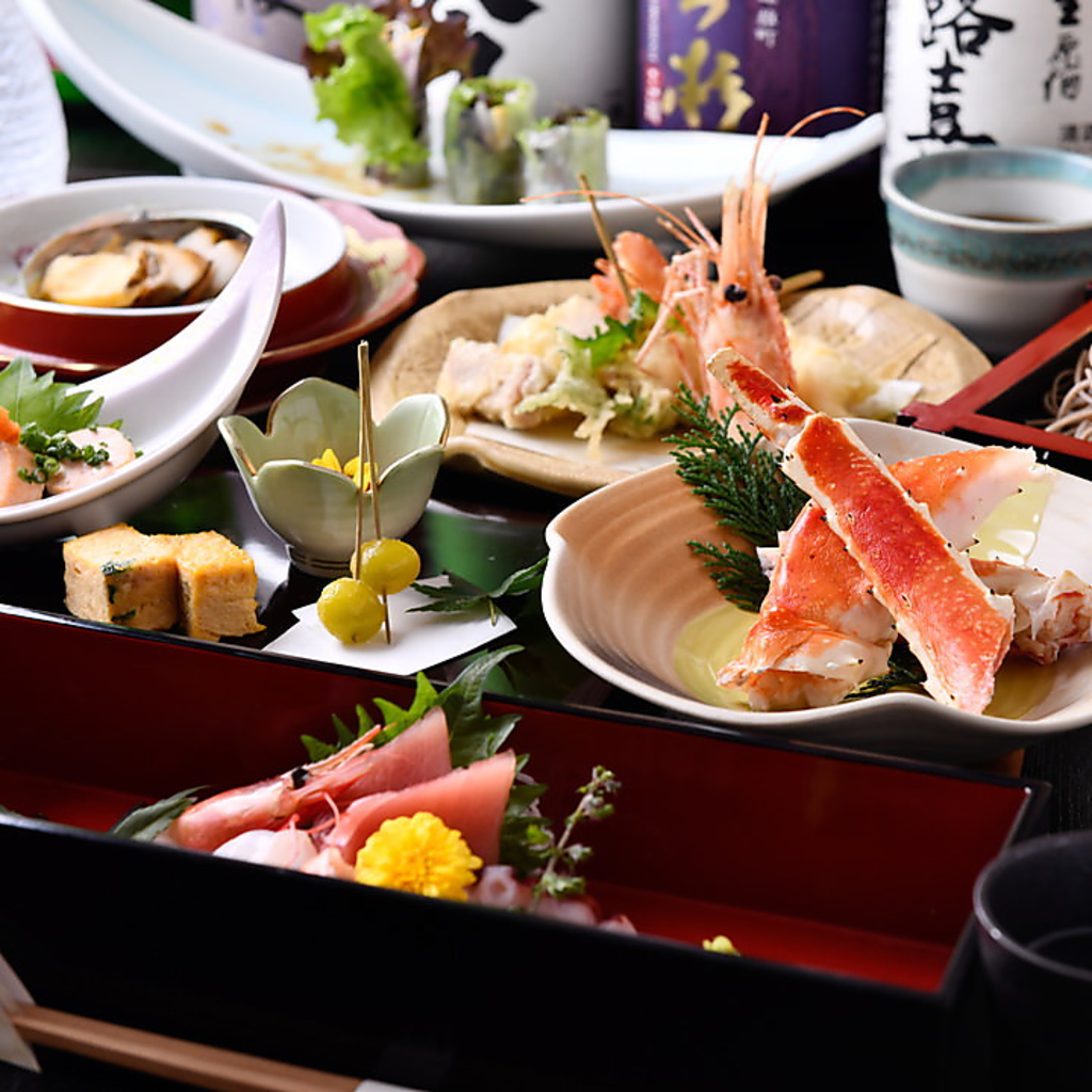 旬の味覚を楽しむコースは飲み放題付5000円よりご用意しております。クエや蟹・鰻三昧コースも♪