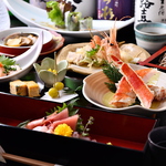 旬の味覚を楽しむコースは飲み放題付5000円よりご用意しております。クエや蟹・鰻三昧コースも♪