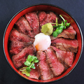 料理メニュー写真 あか牛と牛タン 2種炭火焼丼(味噌汁・漬物付き)