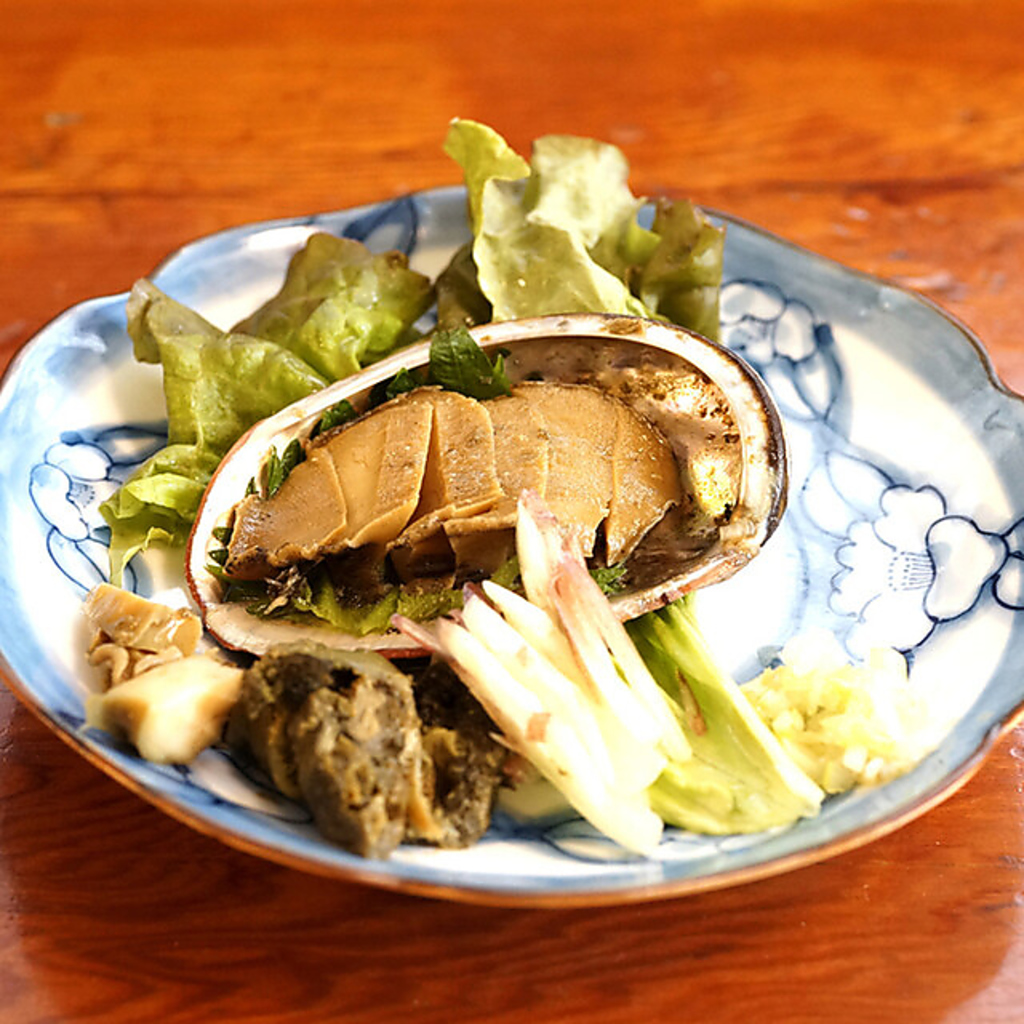山梨県名物のアワビの煮貝、柔らかくふっくらとした味わいは特に山梨の日本酒との相性バツグンです!