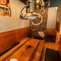 人数に合わせて柔軟に対応！暖簾で仕切れる掘りごたつ席