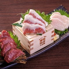 馬肉刺し三種盛り