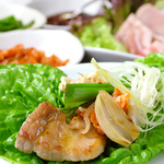 ●表面をカリッと焼いた黒豚カルビ×野菜！サムギョプサルが大好評です！ぜひご賞味ください☆