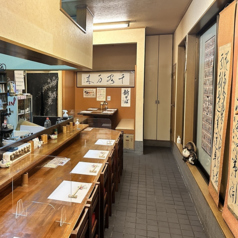 8名様以上14名様まで貸切できます。お電話でお問合せください。