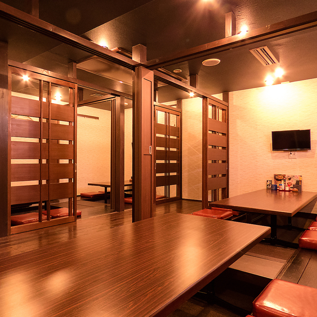 大人数宴会も大歓迎！足を伸ばしてリラックスできる寛ぎの掘りごたつ席をご用意♪