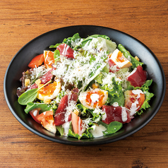 本まぐろと半熟味玉のシーザーサラダ