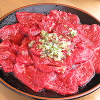 厳選肉と冷えた美酒の共演。心躍る焼肉時間を心ゆくまで