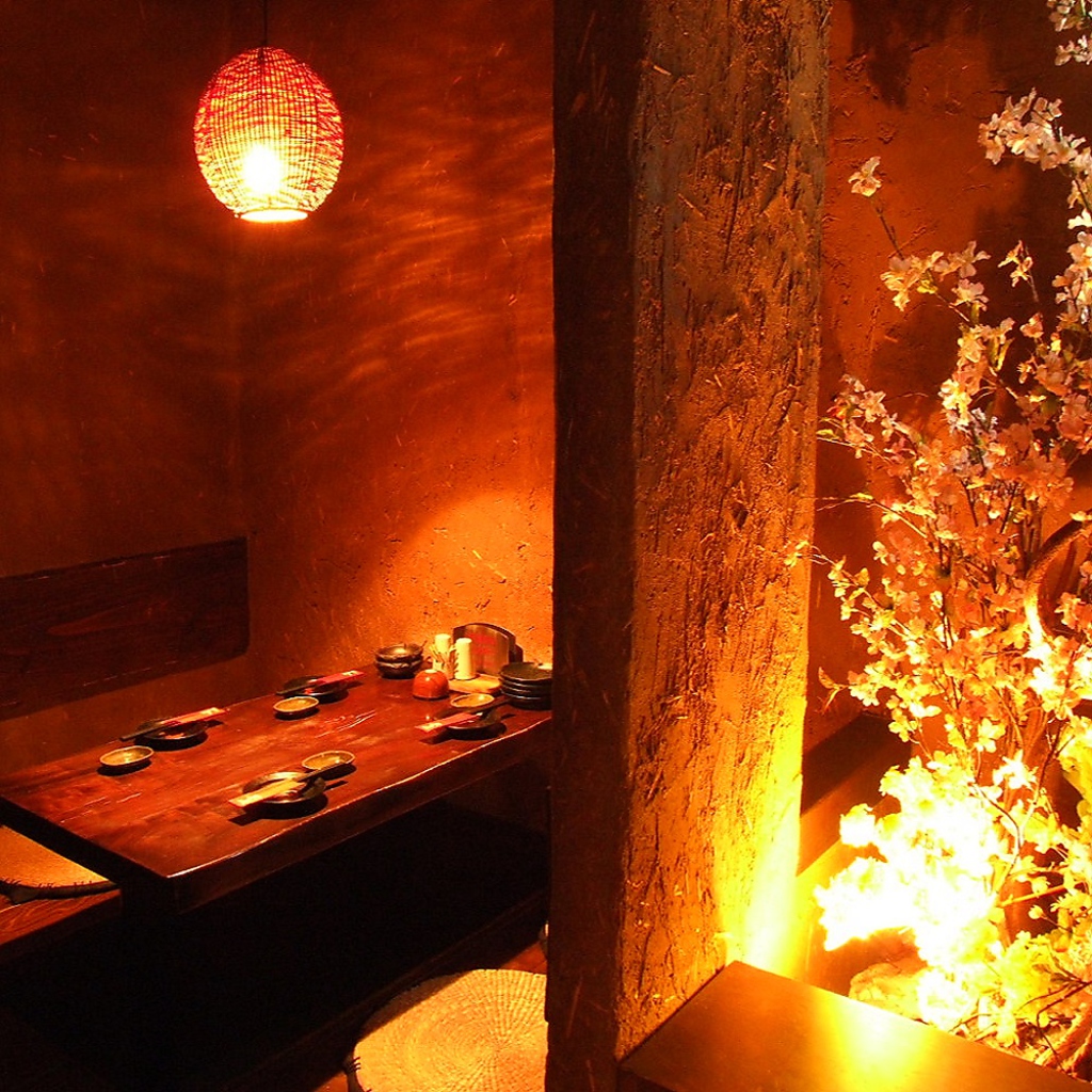 店内は、少人数用の雰囲気自慢の個室多数。こちらは人気No.2の個室。