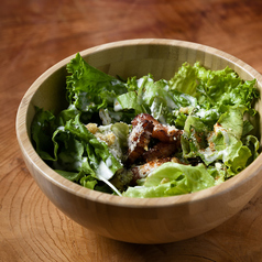 ベーコンとクルミのシーザーサラダ