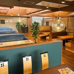 お気軽にご利用いただけるテーブル席も多数ご用意!