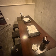テーブルを結合すれば、お仲間同士でワイワイと韓国料理やお酒を楽しめる広々テーブル席になります。