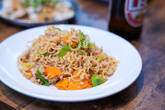 タイのインスタント麺サラダ