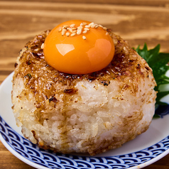 焼きおにぎり 卵黄乗せ