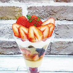 【両県のいちごフェア】 目玉はパフェ!! 鳥取県産「とっておき」×岡山県産「晴苺」の共演♪贅沢食べ比べ！の写真