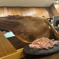 料理メニュー写真&nbsp;削り立て熟成生ハムの原木