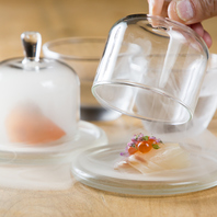 【独創的な研究から生まれた自家製燻製】