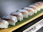 脂がのったサバで造った棒さば寿し、お持ち帰り品としても好評です。